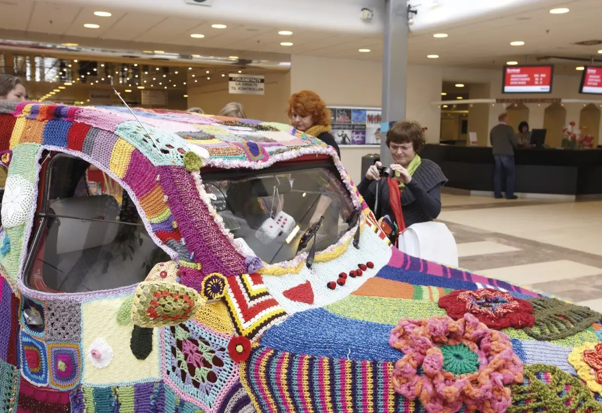 Case Formland yarn-bombing 1 - Clockwork Reklamebureau